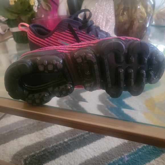 Nikes - Picture 6 of 6